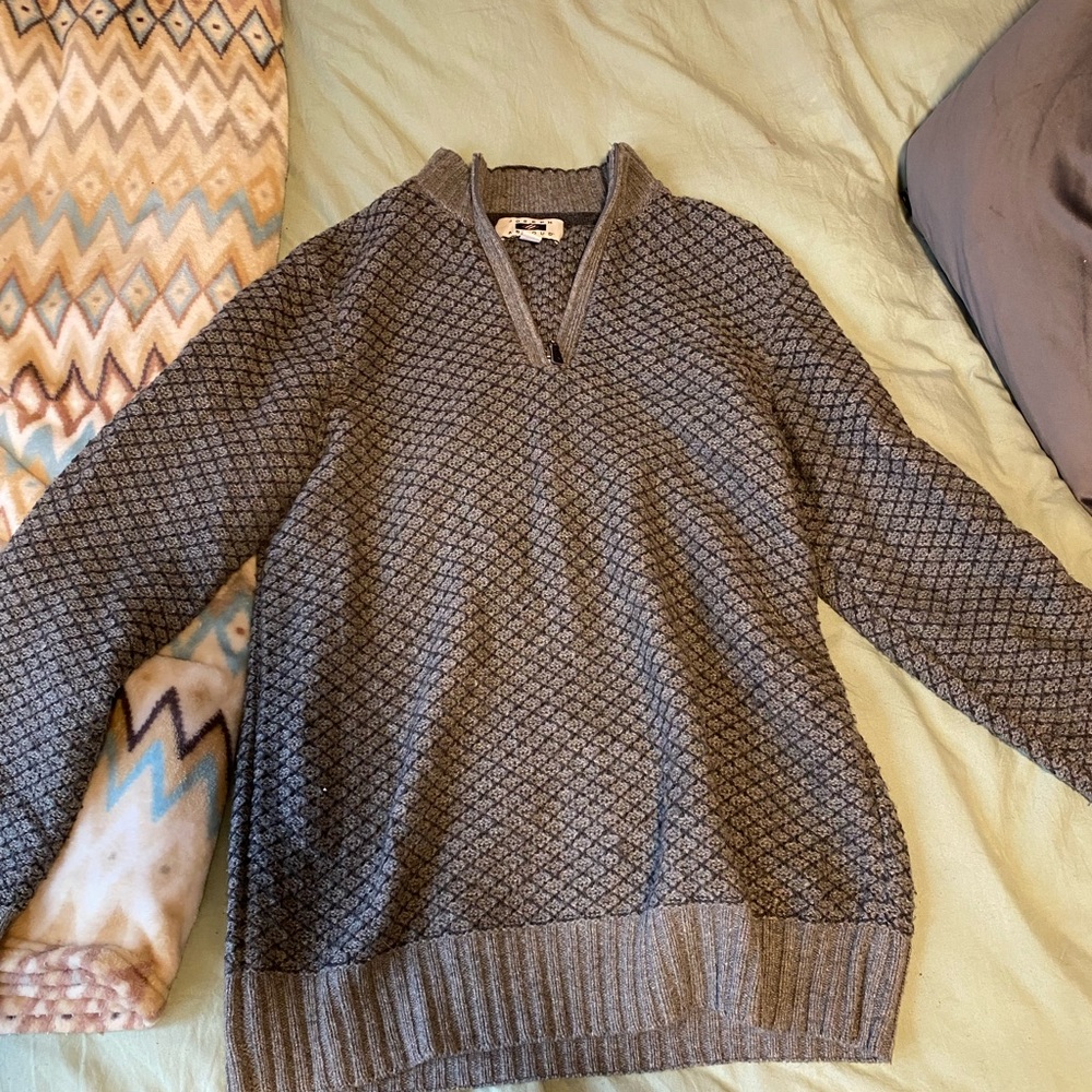 Pullover sweater